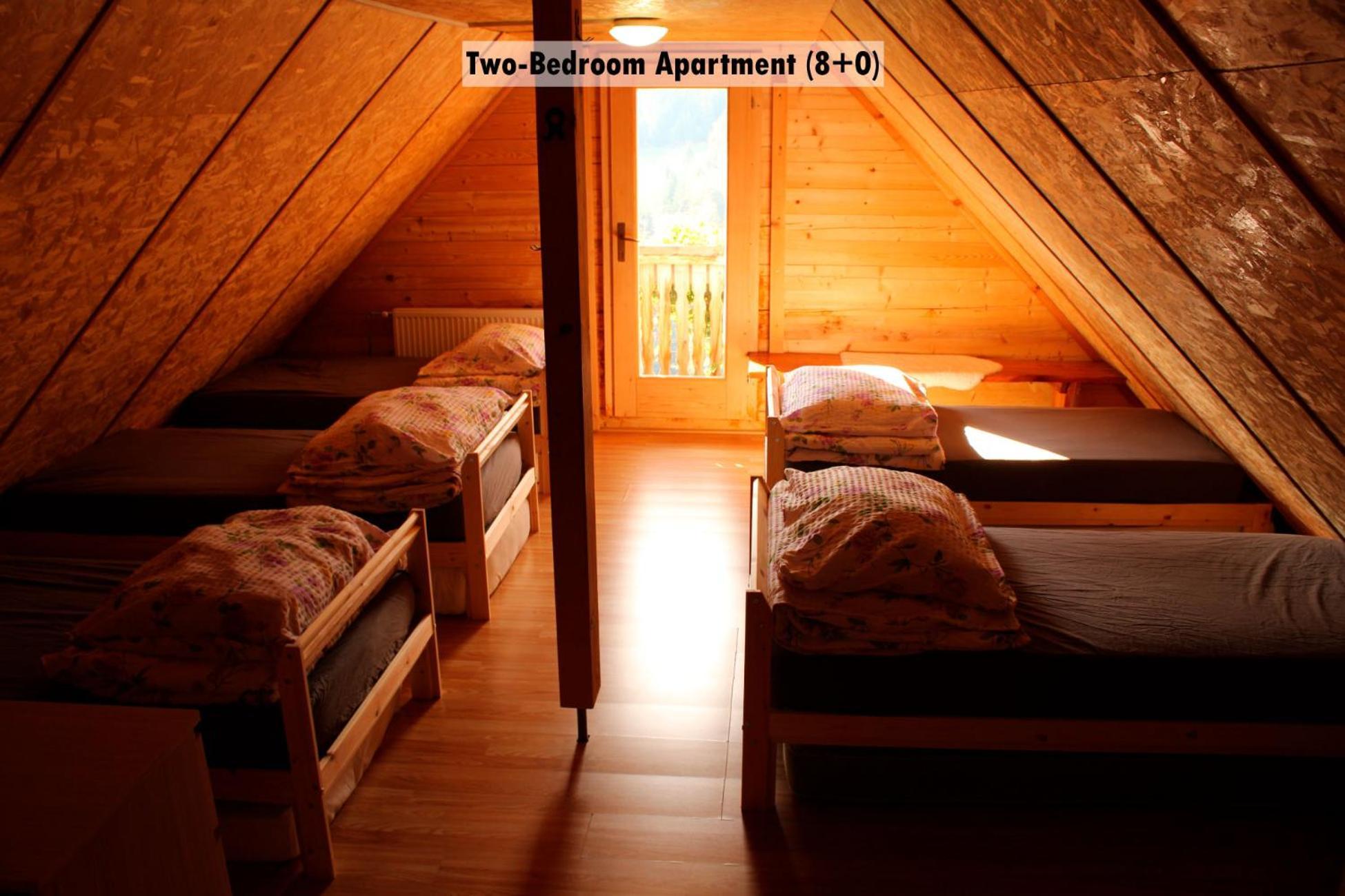 Apartments Farm House Uric Єсеніце Екстер'єр фото