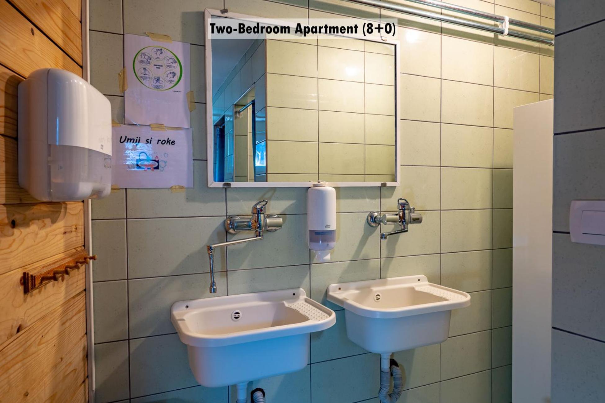 Apartments Farm House Uric Єсеніце Екстер'єр фото
