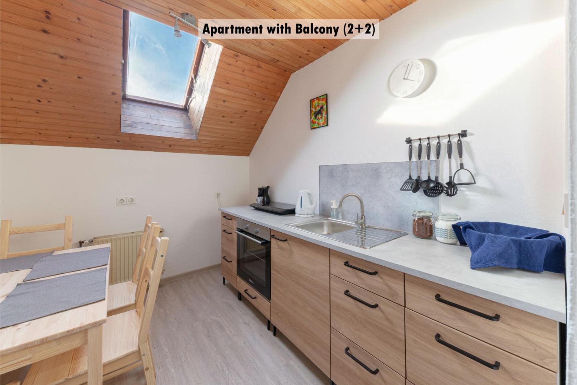 Apartments Farm House Uric Єсеніце Екстер'єр фото