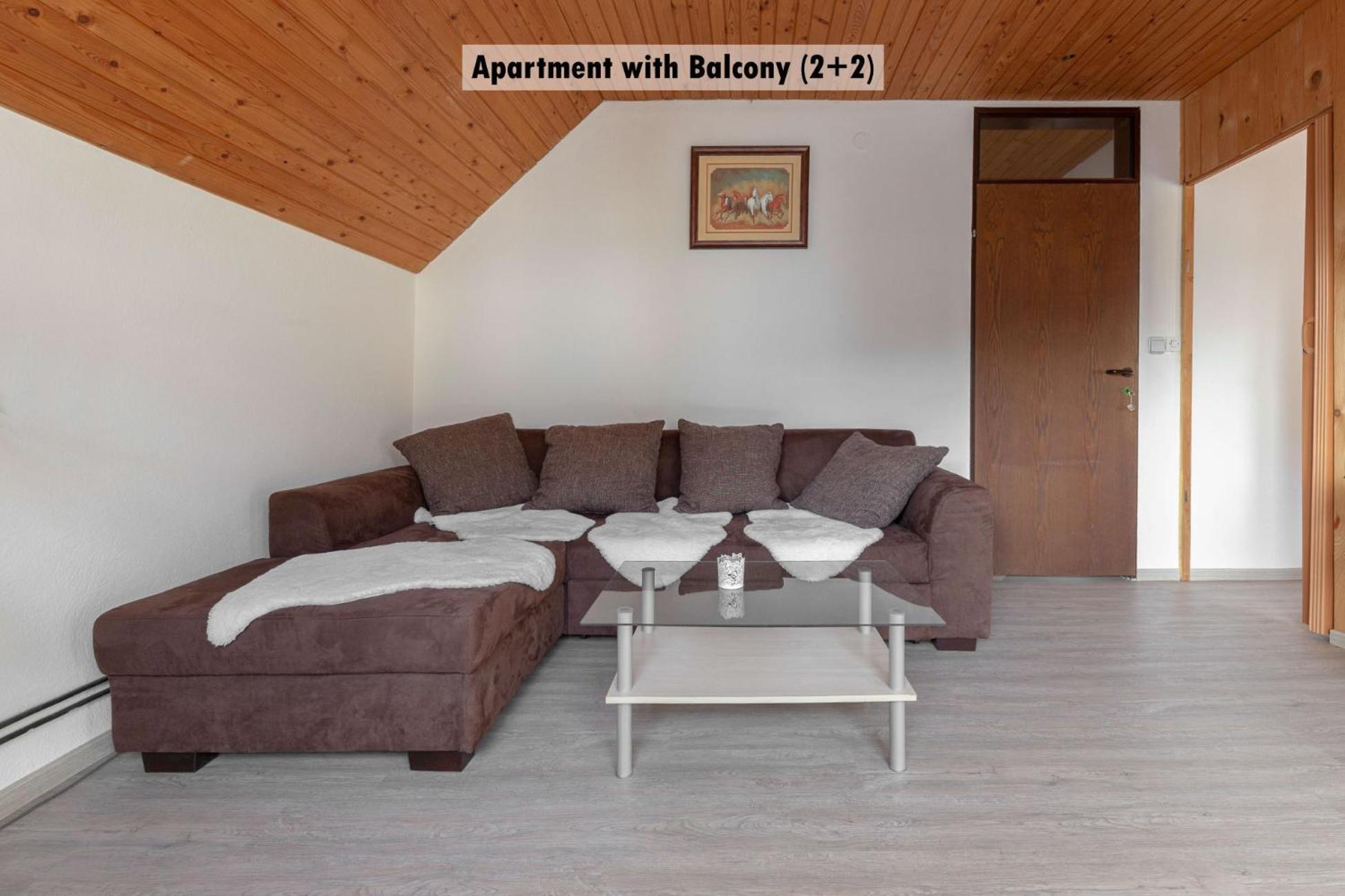 Apartments Farm House Uric Єсеніце Екстер'єр фото