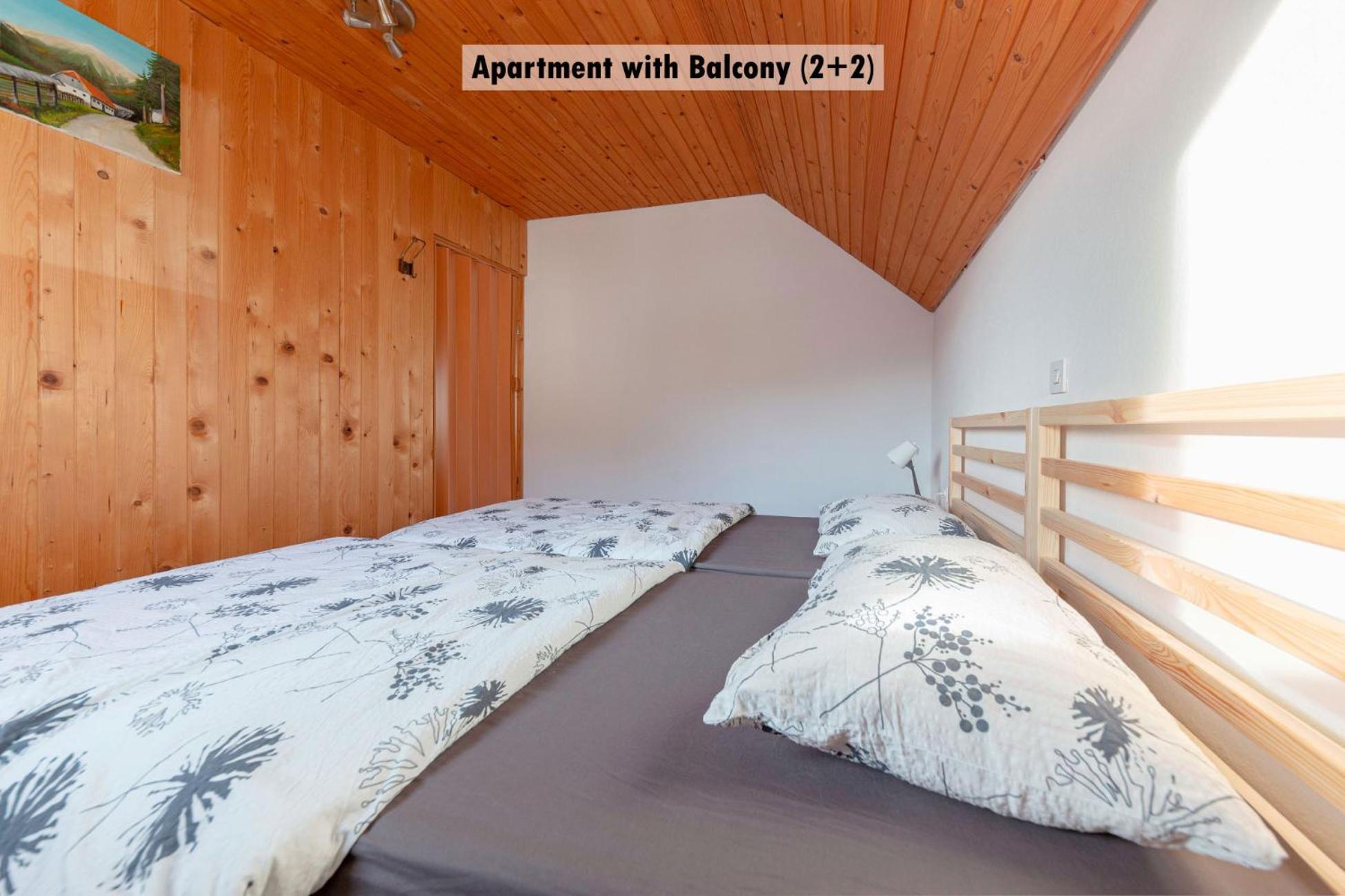 Apartments Farm House Uric Єсеніце Екстер'єр фото