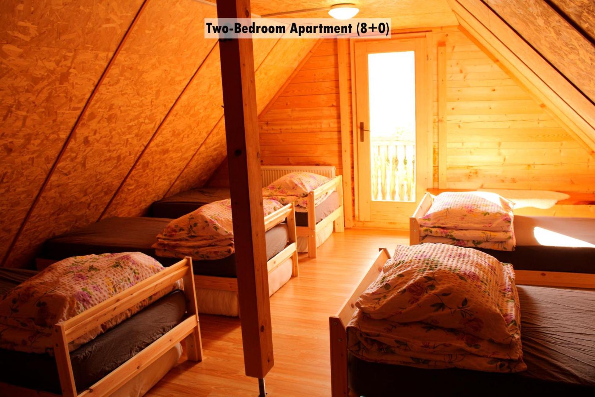 Apartments Farm House Uric Єсеніце Екстер'єр фото