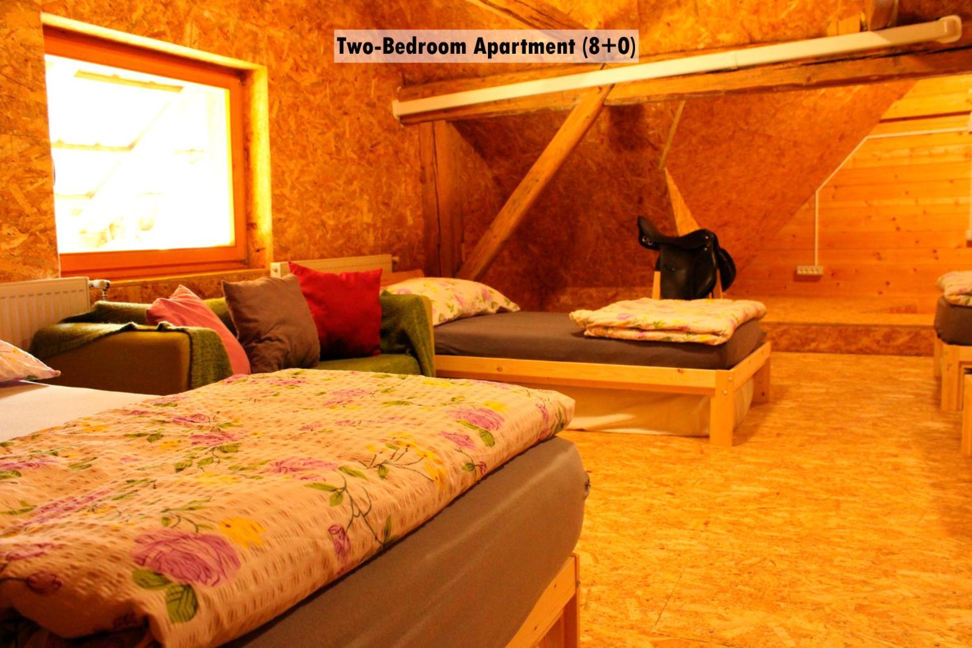 Apartments Farm House Uric Єсеніце Екстер'єр фото