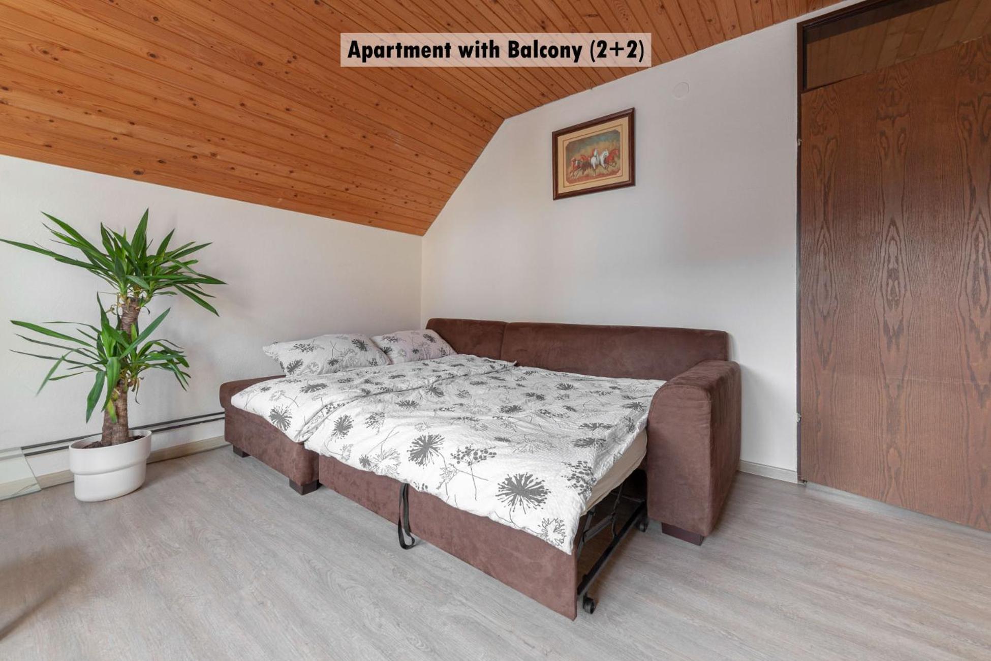 Apartments Farm House Uric Єсеніце Екстер'єр фото